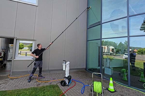 Glasreinigung mit Reinwasser