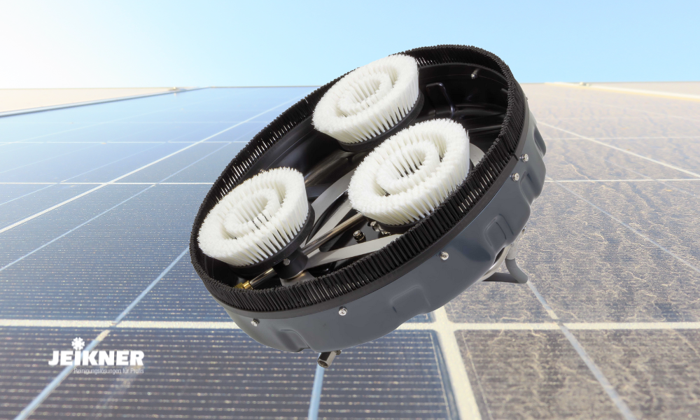 Effiziente PV-Reinigung mit dem rotierenden Solarreiniger von R+M Suttner